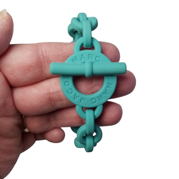 Marc by Marc Jacobs Aqua Lagoon Turnlock Rubber Stretch Bracelet NEW - Picture 3 of 6